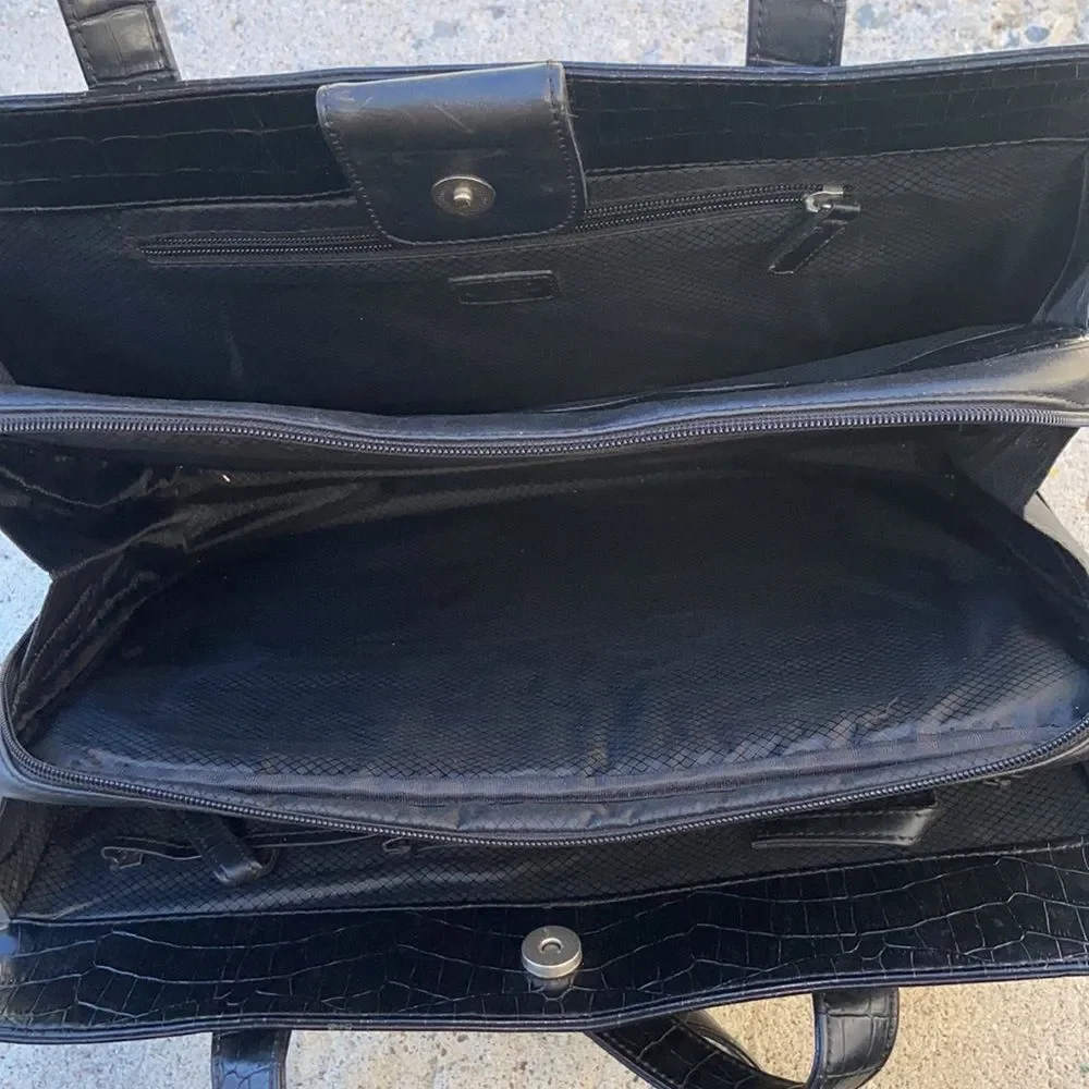 BUXTON GENUNE LEATHER BAG